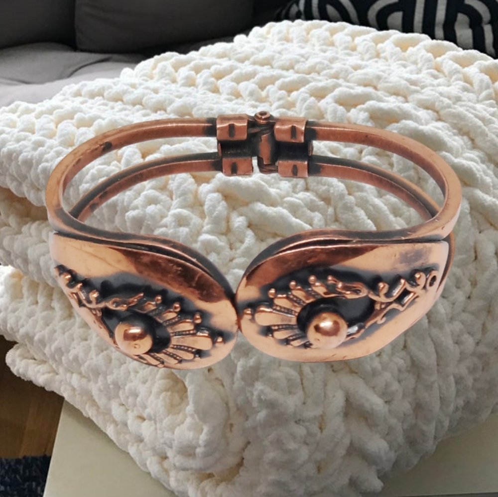 Mid-Century Solid Copper Clamper Bracelet with Abstract Design - Picture 7 of 7
